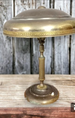 Lampada ottone anni 40 restaurata sfondo-Photoroom
